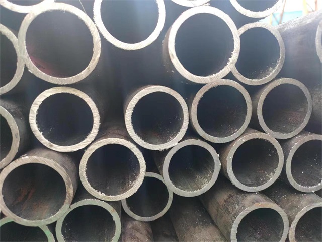 鞍山10#结构用无缝钢管